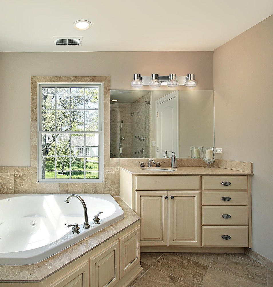 4 LT Integrated LED Bath/Vanity light w/ Chrome Finish & Clear Glass Shades